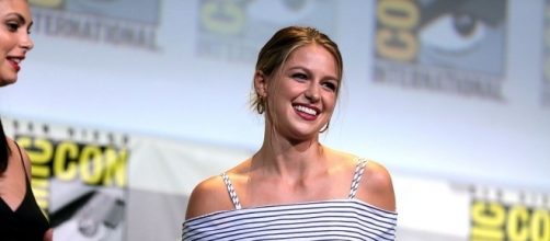 Melissa Benoist speaking at the 2016 SDCC - https://commons.wikimedia.org/wiki/File:Melissa_Benoist_(28526240152).jpg