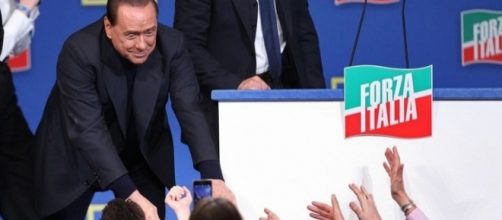 Silvio Berlusconi ad un comizio di Forza Italia