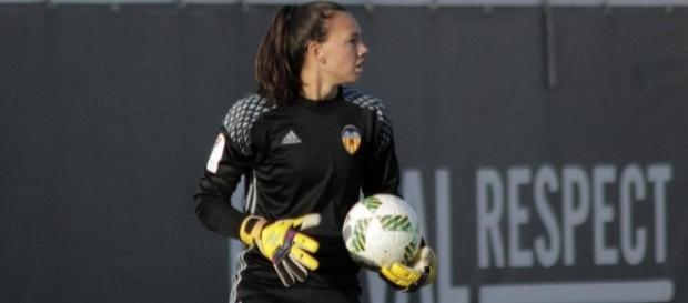 Christiane Endler el primer fichaje pagado de la Liga Española femenina Christiane Endler el primer fichaje pagado de la Liga Española femenina