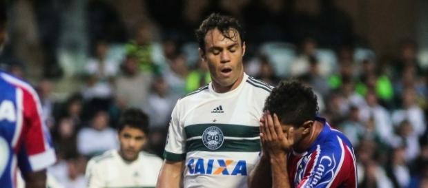 Kleber e Edson foram expulsos no jogo e suspensos nesta tarde Kleber e Edson foram expulsos no jogo e suspensos nesta tarde