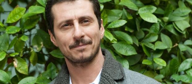 Luca Bizzarri criticato per tweet su Paolo Limiti Luca Bizzarri criticato per tweet su Paolo Limiti