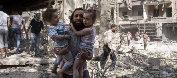 Víctimas civiles de un bombardeo ruso en Alepo, ocurrido en septiembre de 2015 Víctimas civiles de un bombardeo ruso en Alepo, ocurrido en septiembre de 2015