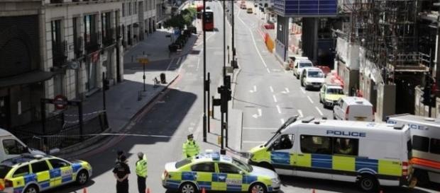 Mais um atentado terrorista que faz mais 7 mortes e 48 feridos em Londres Mais um atentado terrorista que faz mais 7 mortes e 48 feridos em Londres