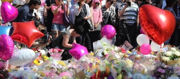 Manchester bombing victims honoured with minute's silence | Daily ... - dailymail.co.uk Manchester bombing victims honoured with minute's silence | Daily ... - dailymail.co.uk