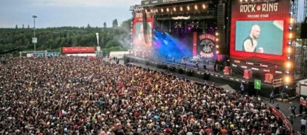 Musikfestival abgebrochen - Terror-Alarm bei Rock am Ring - News ... - bild.de Musikfestival abgebrochen - Terror-Alarm bei Rock am Ring - News ... - bild.de