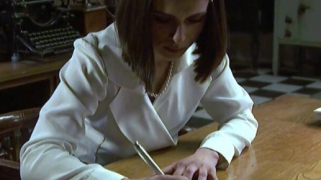 Beatriz scrive una lettera per Matias