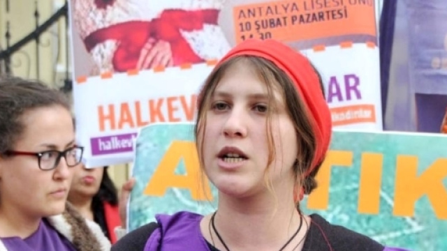 Morta la combattente turca raccontata da Zerocalcare in Kobane ... - today.it