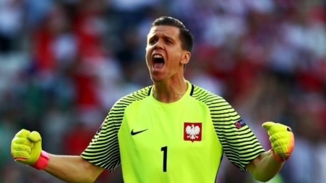 Wojciech Szczesny Photos Photos - Poland v Northern Ireland ... - zimbio.com
