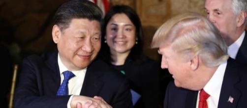 In foto, il presidente degli Stati Uniti Donald Trump e il presidente cinese Xi Jinping.