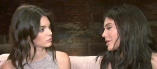 Kendall and Kylie Jenner caused recent controversy with t-shirts depicting late rappers Biggie and 2PAC on them. [Image via E! News/YouTube]