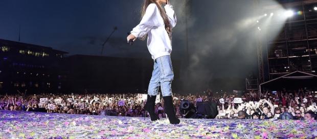 Ariana Grande durante il concerto One Love Manchester - billboard.com Ariana Grande durante il concerto One Love Manchester - billboard.com