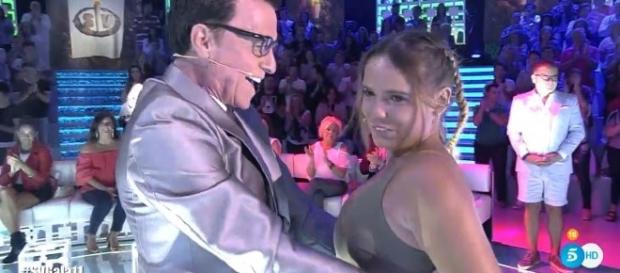 Gloria Camila y Ortega Cano se reencuentran en la gala de Supervivientes. Gloria Camila y Ortega Cano se reencuentran en la gala de Supervivientes.