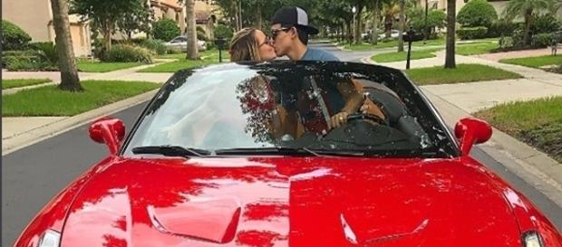 Larrisa Manoela e Thomaz Costa em Ferrari Califórnia Larrisa Manoela e Thomaz Costa em Ferrari Califórnia