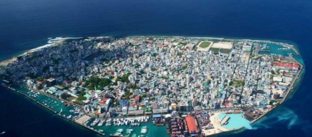 Male, capitala insulelor Maldive, un oraș foarte aglomerat situat în mijlocul Oceanului Indian Male, capitala insulelor Maldive, un oraș foarte aglomerat situat în mijlocul Oceanului Indian