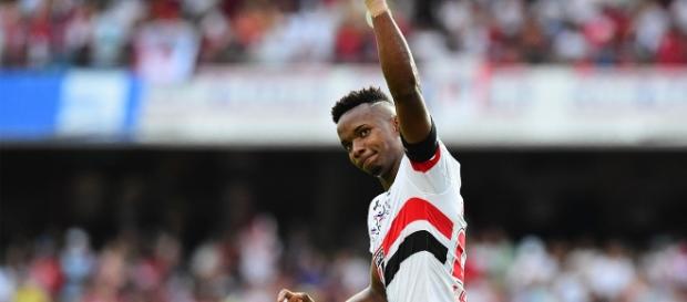 Thiago Mendes é mais um a deixar o Morumbi Thiago Mendes é mais um a deixar o Morumbi