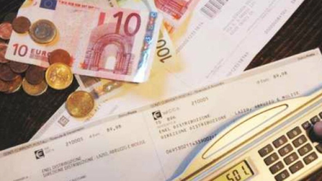 Bollette della luce meno salate, ma aumenta il costo del gas ... - gds.it