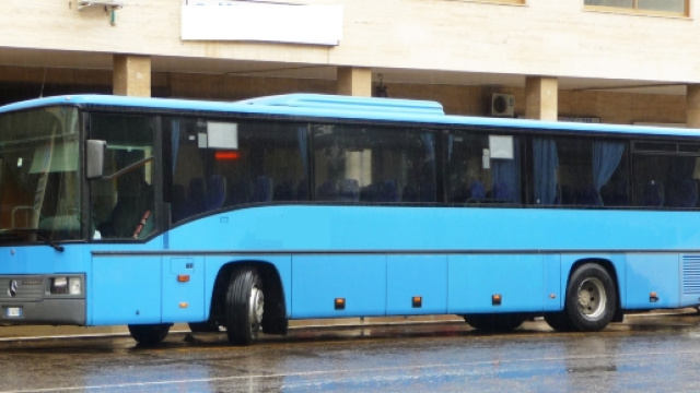 Bus in sosta. Immagine di repertorio