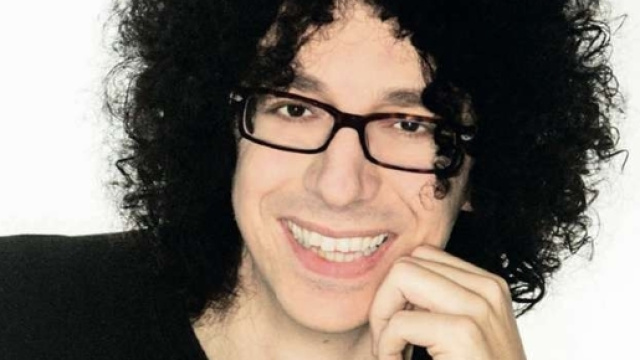 Giovanni Allevi &egrave; stato operato d'urgenza all'occhio