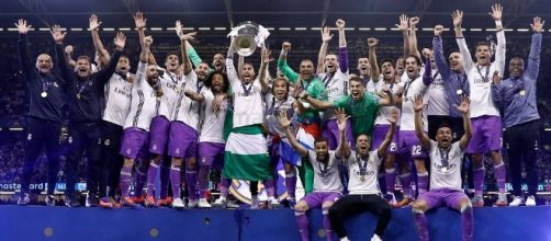 I giocatori del Real Madrid festeggiano la dodicesima Coppa dei Campioni-Champions League (ph. realmadrid.com)