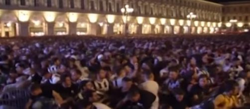 Torino, esplode il panico tra i tifosi in piazza