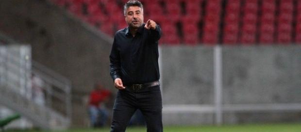 Galo terá a missão de tirar o Vitória da zona de rebaixamento Galo terá a missão de tirar o Vitória da zona de rebaixamento