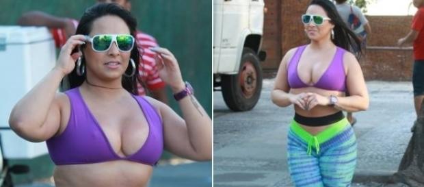 Mulher Melancia passeando pela praia Mulher Melancia passeando pela praia