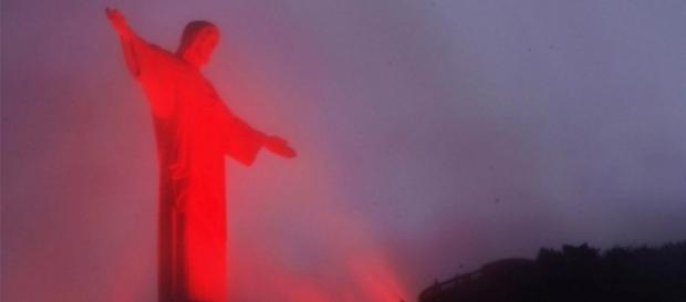 Pontos turísticos aderem ao "Junho Vermelho" Pontos turísticos aderem ao "Junho Vermelho"