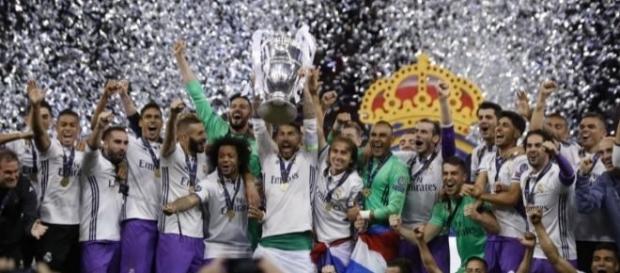 Sergio Ramos levanta la Copa de Europa, la 12ª del Real Madrid Sergio Ramos levanta la Copa de Europa, la 12ª del Real Madrid