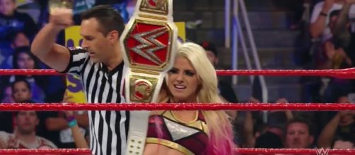 Alexa Bliss retained her title in a Kendo Stick on a Pole match at 'Extreme Rules.' [Image via Blasting News image library/twitter.com