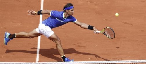 Defending champion Muguruza dethroned, Nadal and Djokovic move ... - xinhuanet.com