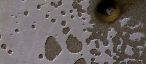 Pit at the South Pole of Mars (NASA)