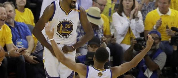 El ritmo infernal de Warriors sobrepasa a los Cavs (vía Twitter - primera hora) El ritmo infernal de Warriors sobrepasa a los Cavs (vía Twitter - primera hora)