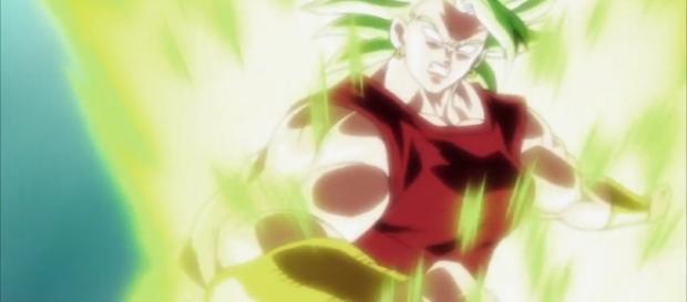 Kale se convierte en Super Saiyajin. Kale se convierte en Super Saiyajin.