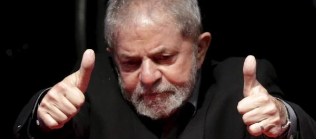 Luís Inácio Lula da Silva diz estar sendo perseguido (Foto: Reprodução) Luís Inácio Lula da Silva diz estar sendo perseguido (Foto: Reprodução)