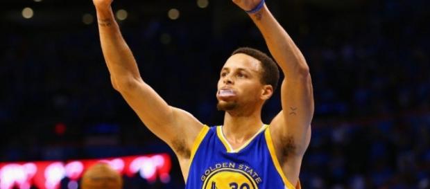 Steph Curry logró su primer triple doble en una postemporada Steph Curry logró su primer triple doble en una postemporada