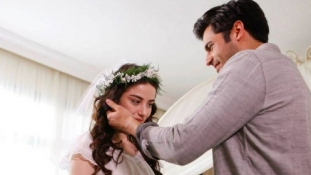 Ayaz, Oyky e la loro fuga d'amore.