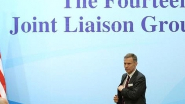 David H. Rank, ambasciatore USA reggente in Cina, si dimette dall'incarico causa mancata sottoscrizione accordi di Parigi.