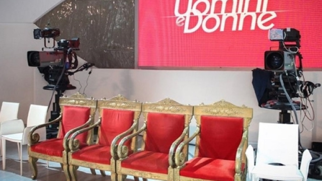 Uomini e donne sospeso da oggi