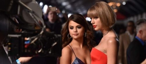 Is Selena Gomez too busy to spend time with her BFF Taylor Swift and her new boyfriend? (via Blasting News library)
