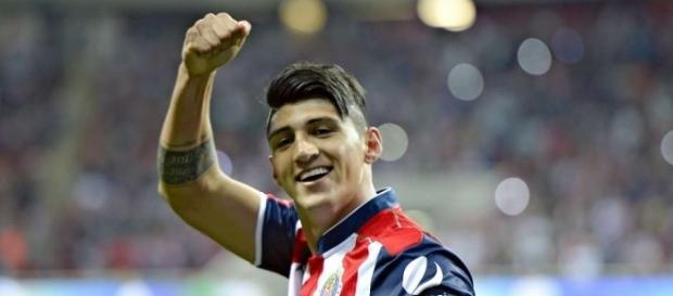 Alan Pulido compara a las Chivas con el Real Madrid Alan Pulido compara a las Chivas con el Real Madrid