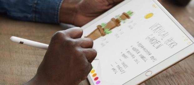 Apple unveils 10.5-inch iPad Pro - technobuffalo.com Apple unveils 10.5-inch iPad Pro - technobuffalo.com
