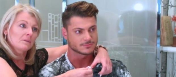Florian Roche accompagné de sa maman s'explique face aux questions du Youtubeur Sam Zirah Florian Roche accompagné de sa maman s'explique face aux questions du Youtubeur Sam Zirah