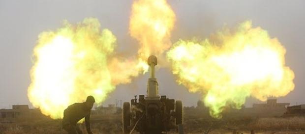 Hashed al-Shaabi forçou fogo para Isis durante uma batalha nos arredores de Baaj no mês passado Hashed al-Shaabi forçou fogo para Isis durante uma batalha nos arredores de Baaj no mês passado