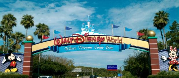 https://commons.wikimedia.org/wiki/File:Walt_Disney_World_Resort_entrance.jpg https://commons.wikimedia.org/wiki/File:Walt_Disney_World_Resort_entrance.jpg
