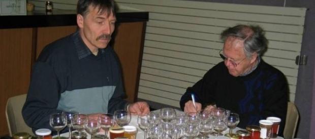 Les meilleurs miels produits par les apiculteurs ont été sélectionnés et récompensés. Un hommage au travail des abeilles Les meilleurs miels produits par les apiculteurs ont été sélectionnés et récompensés. Un hommage au travail des abeilles