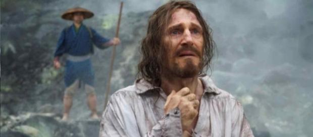 Liam Neeson como el padre Ferreira en la película "Silencio" (2016) Liam Neeson como el padre Ferreira en la película "Silencio" (2016)