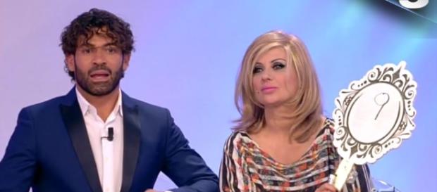 Uomini e Donne: Tina Cipollari contro tutti Uomini e Donne: Tina Cipollari contro tutti