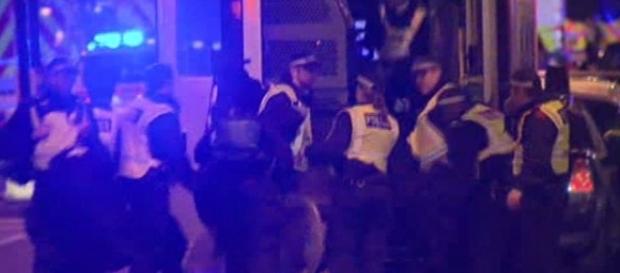 Witnesses reveal police stormed Tube after London attack | Daily ... - dailymail.co.uk Witnesses reveal police stormed Tube after London attack | Daily ... - dailymail.co.uk