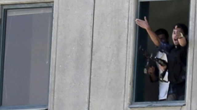 Attacco al Parlamento di Teheran: 4 ostaggi