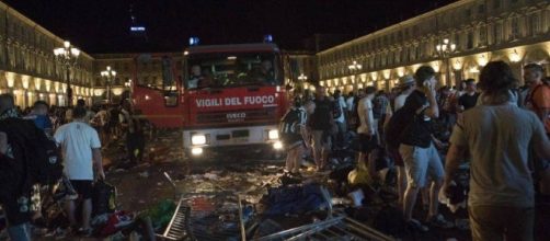 Vigili del Fuoco arrivano a Piazza San Carlo Torino dopo finto allarme bomba alla finale di Champions Juve-Real Madrid